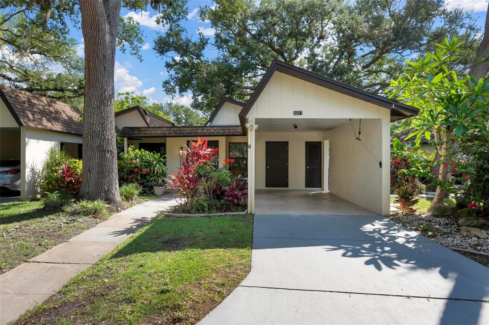 WOODSIDE VLG EAST - Residential