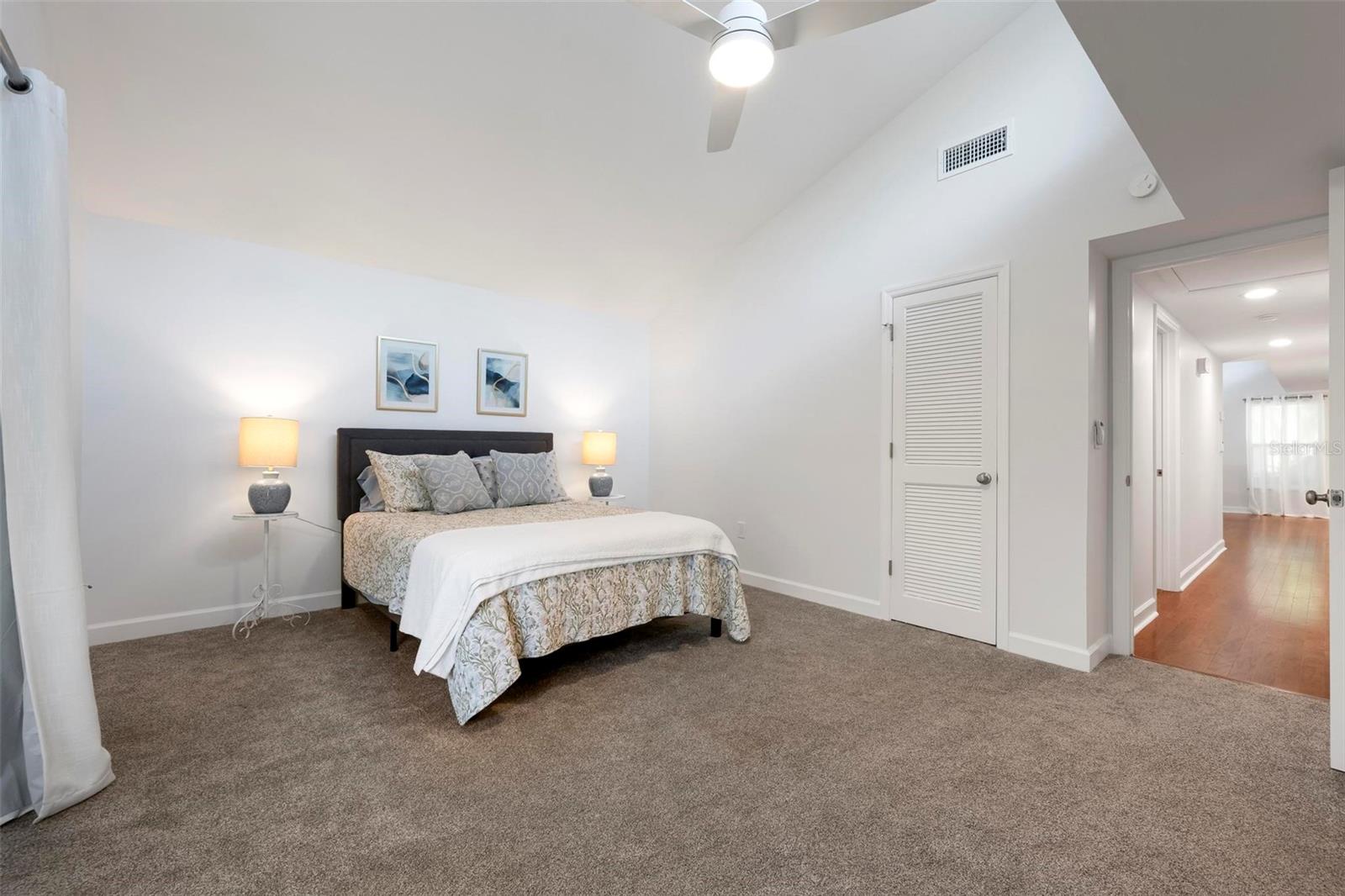 WOODSIDE VLG EAST - Residential