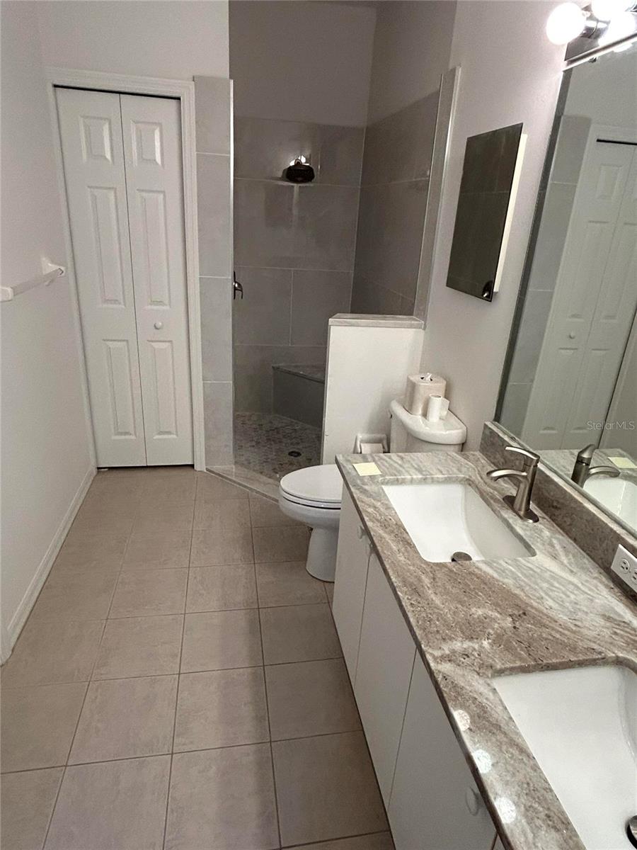PELICAN POINTE GOLF & COUNTRY CLUB - Residential