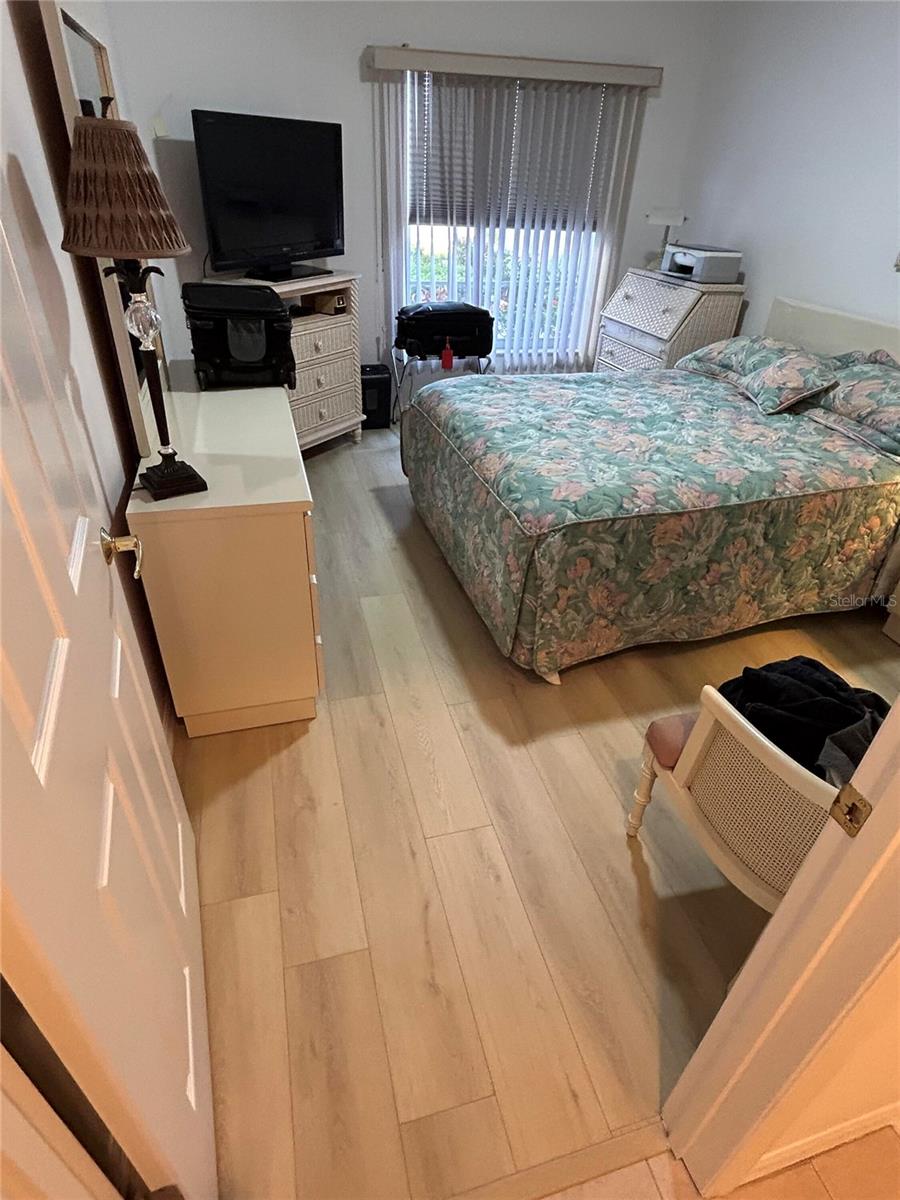 PELICAN POINTE GOLF & COUNTRY CLUB - Residential