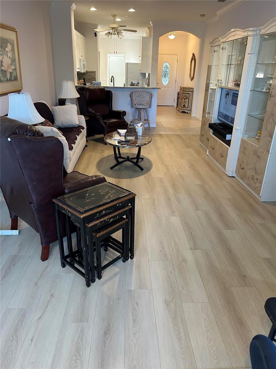 PELICAN POINTE GOLF & COUNTRY CLUB - Residential