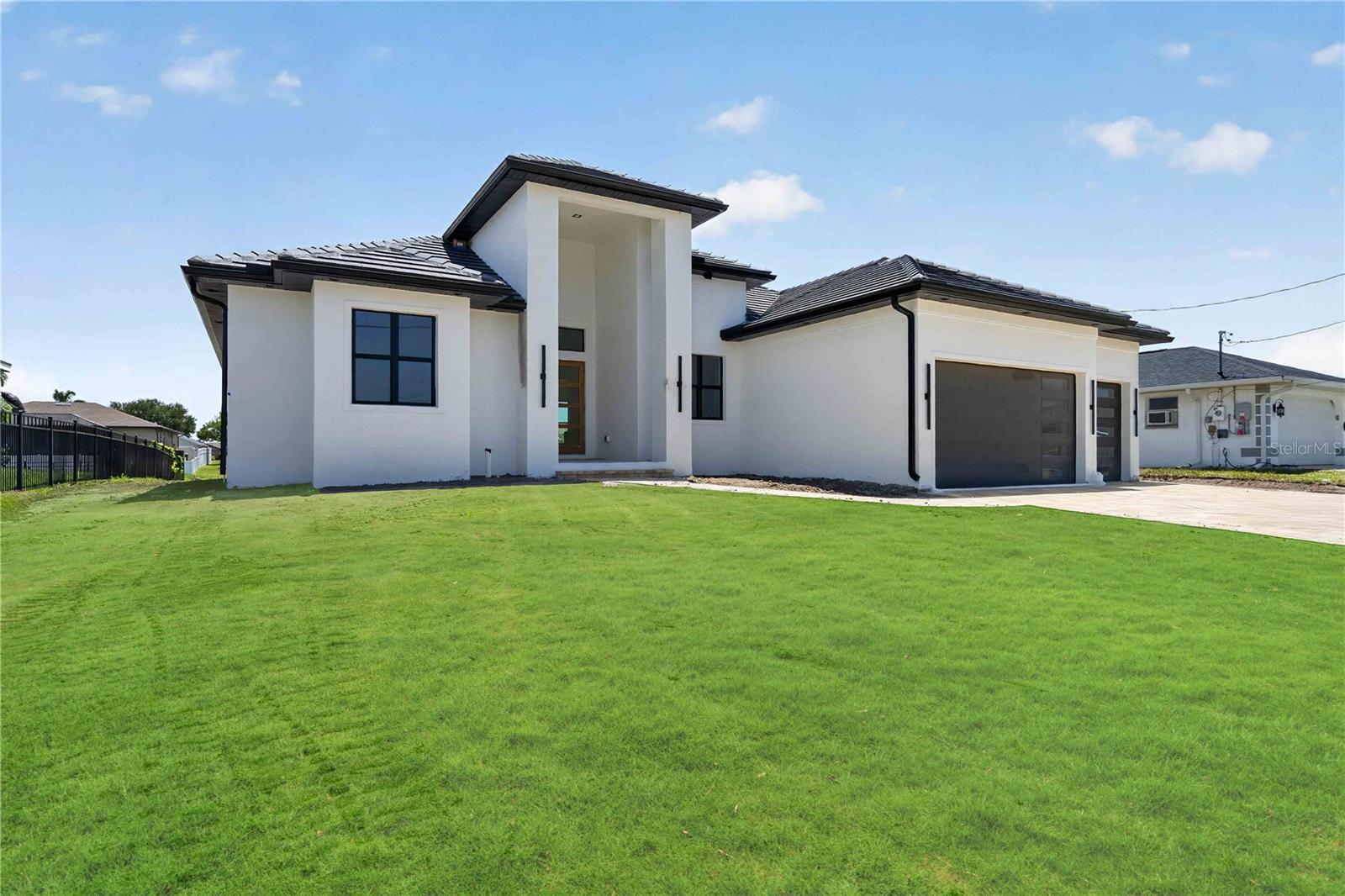 ROTONDA WEST PEBBLE BEACH - Residential