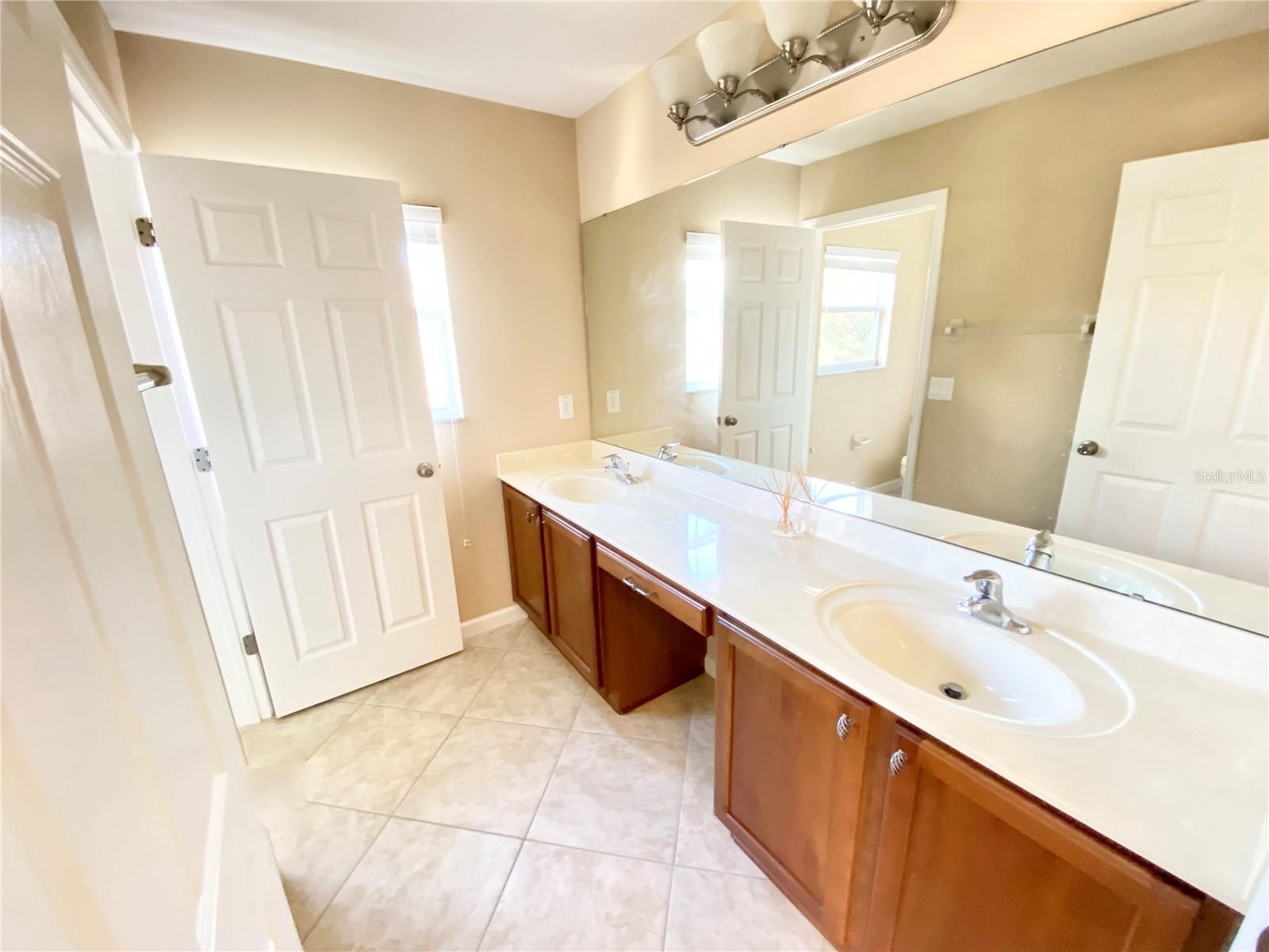 WOODLAND LAKES PRESERVE - Residential Lease