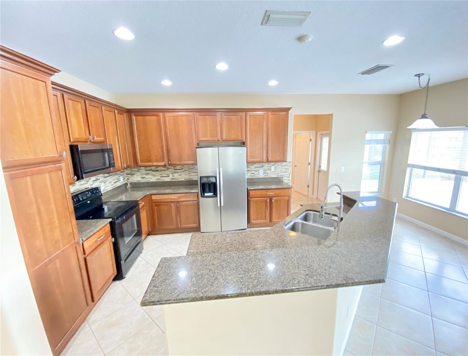 WOODLAND LAKES PRESERVE - Residential Lease