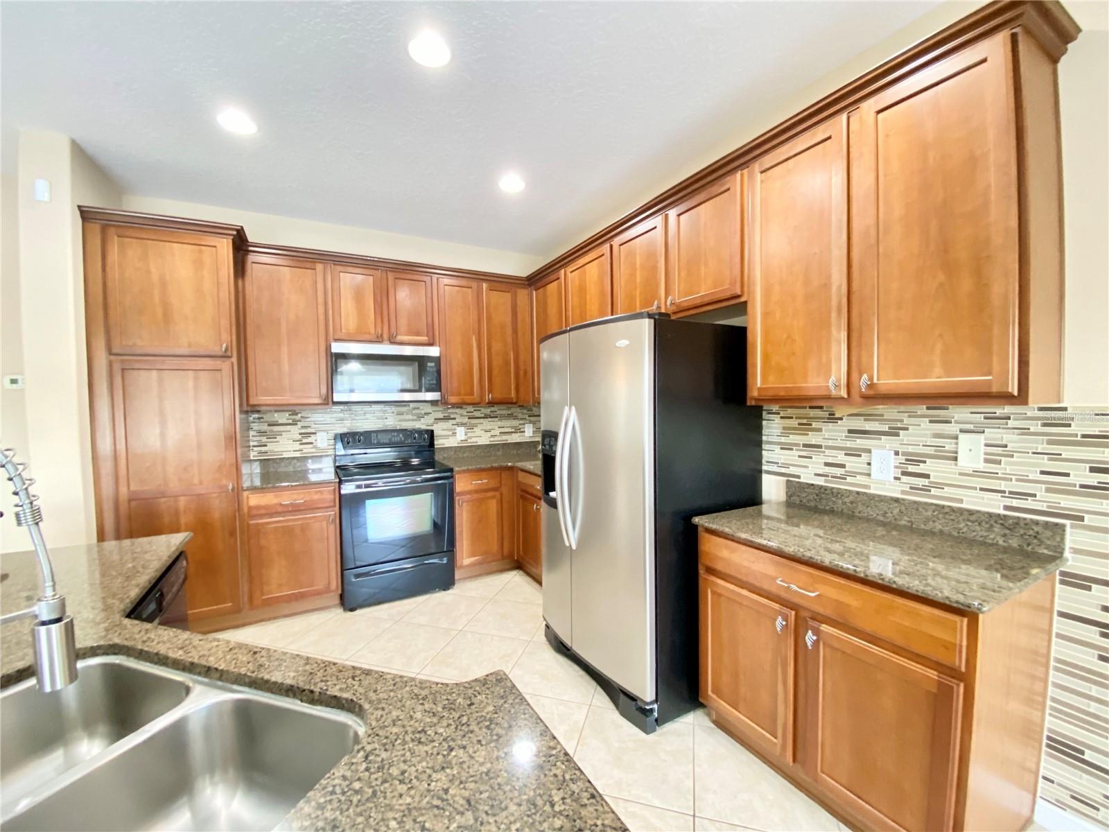 WOODLAND LAKES PRESERVE - Residential Lease