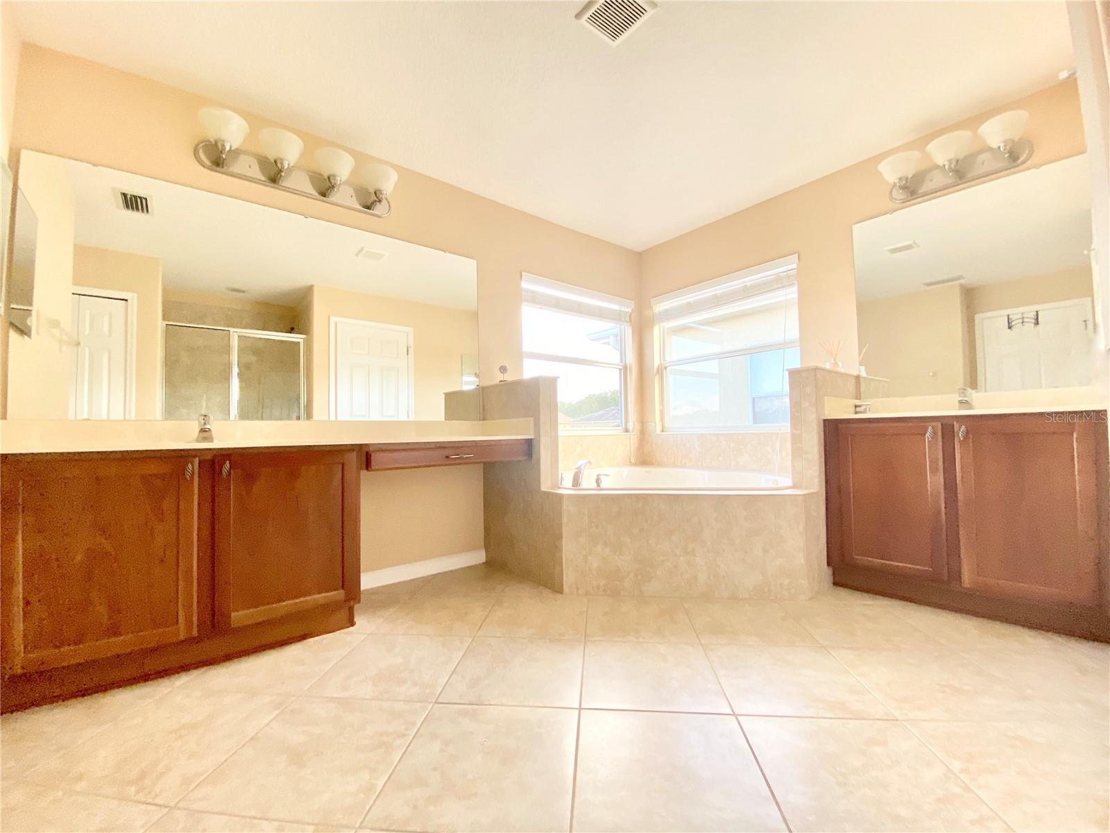 WOODLAND LAKES PRESERVE - Residential Lease