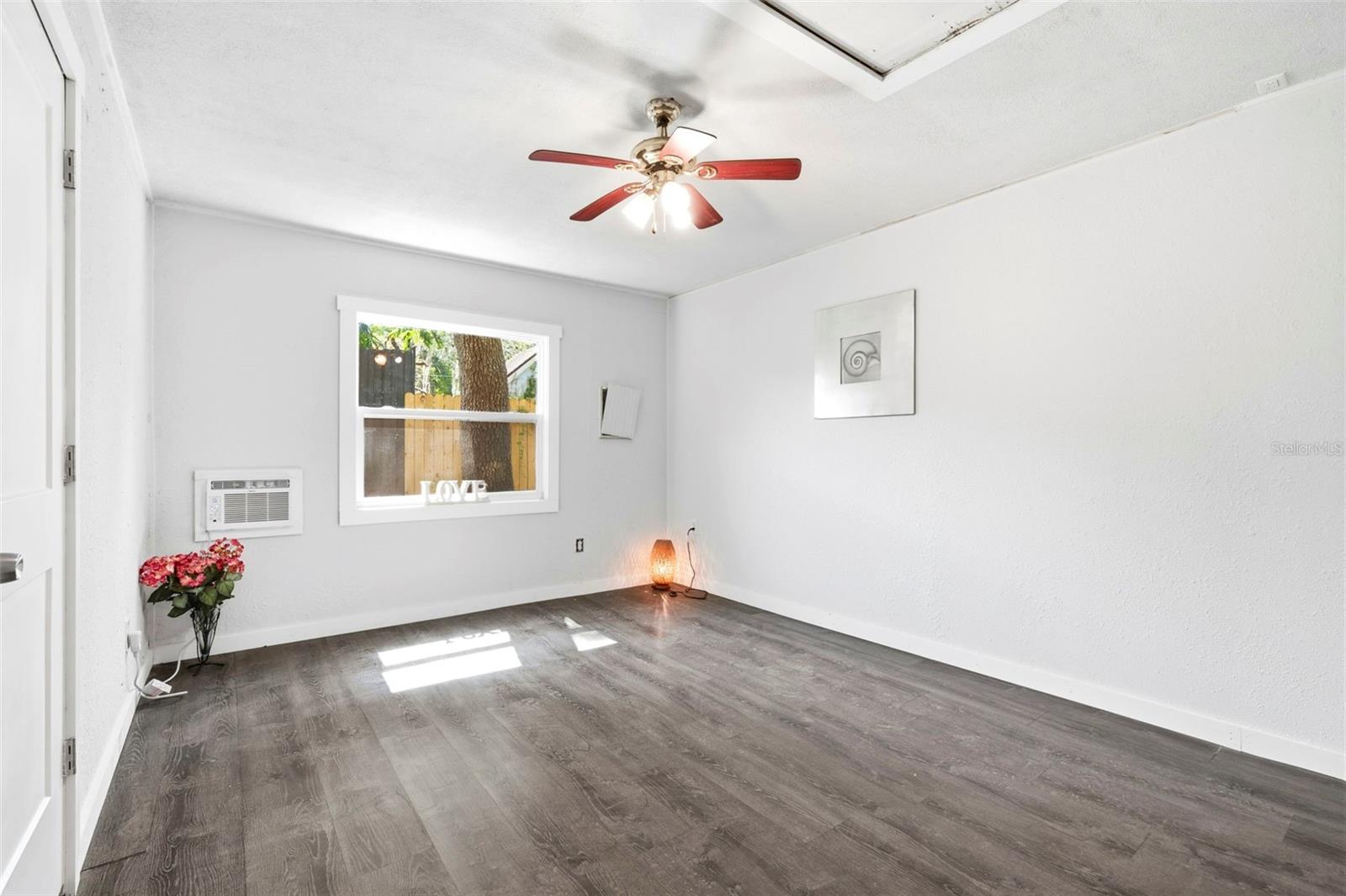MOON LAKE ESTATES - Residential