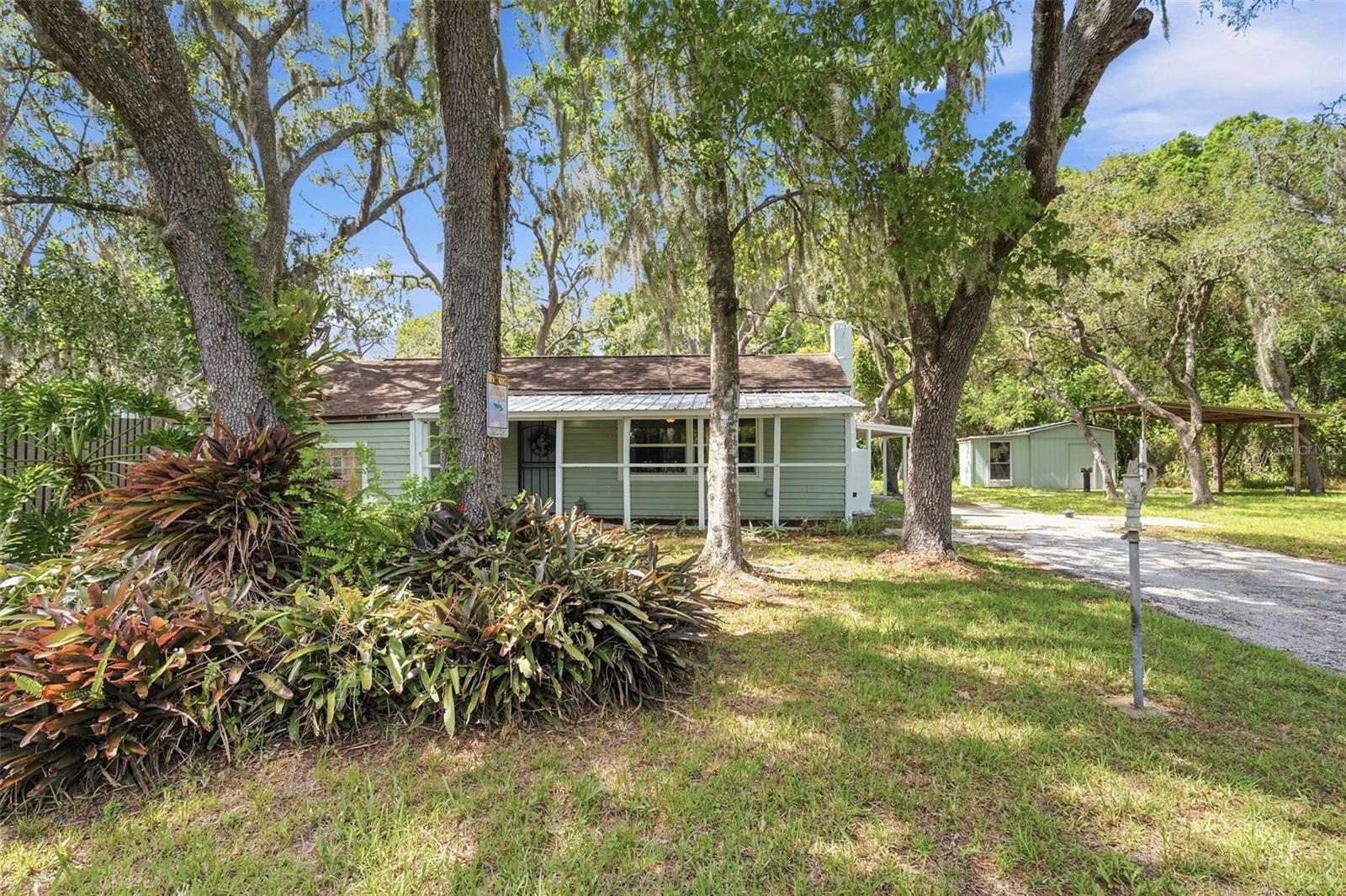 MOON LAKE ESTATES - Residential