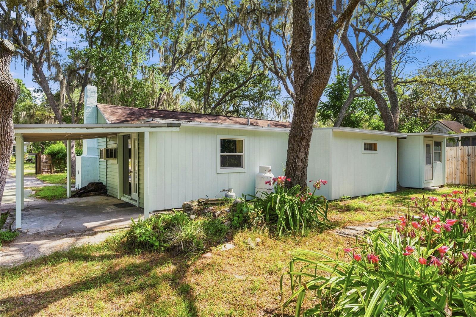 MOON LAKE ESTATES - Residential