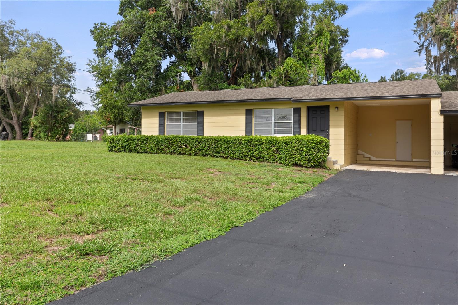 OAKHILL PARK - Residential Lease