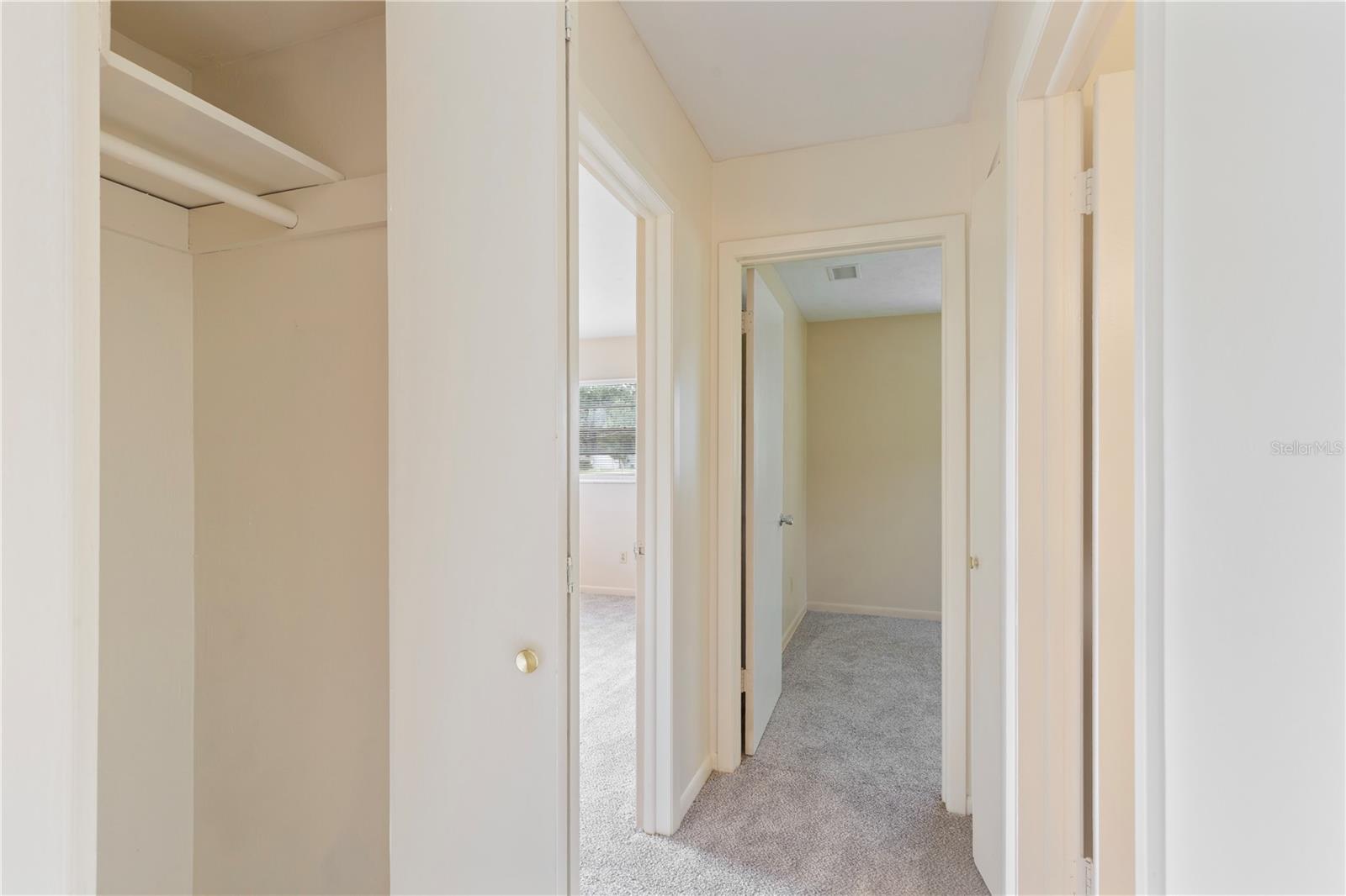 OAKHILL PARK - Residential Lease