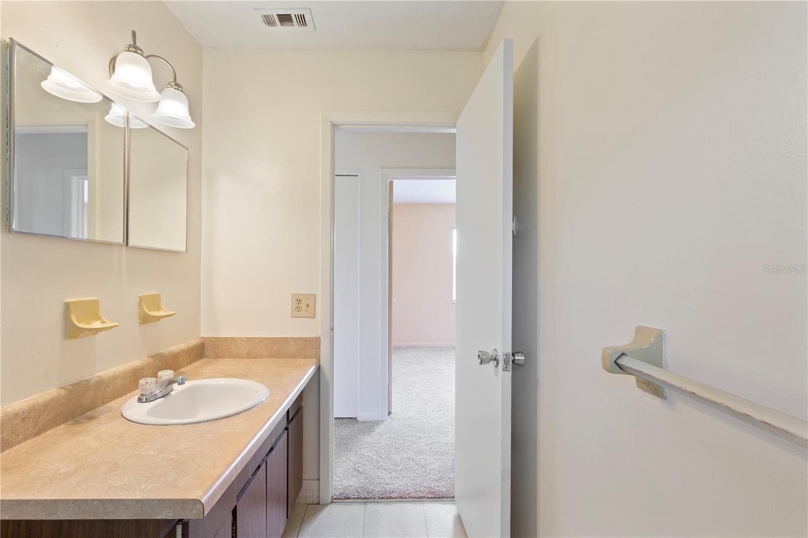 OAKHILL PARK - Residential Lease
