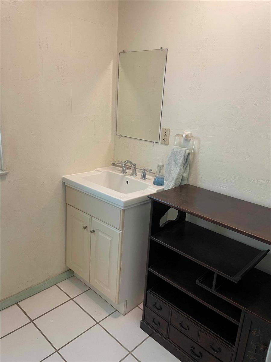 SEMINOLE PARK - Residential Lease