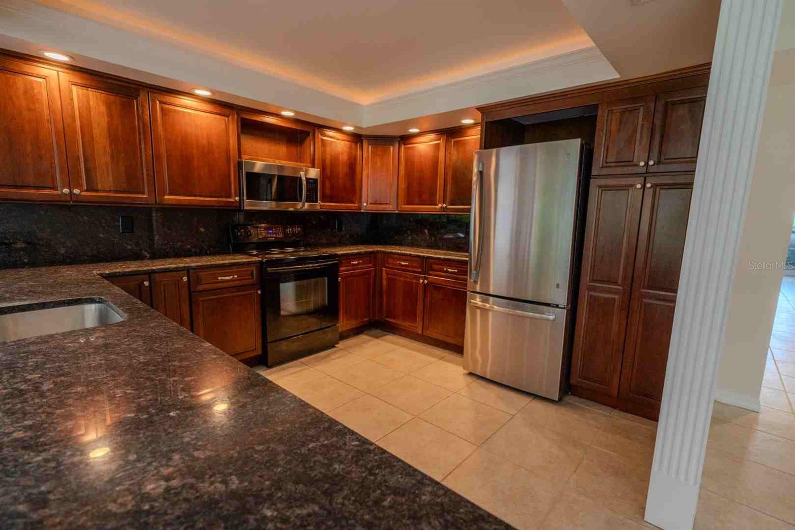 PENTHOUSE GREENS - Residential