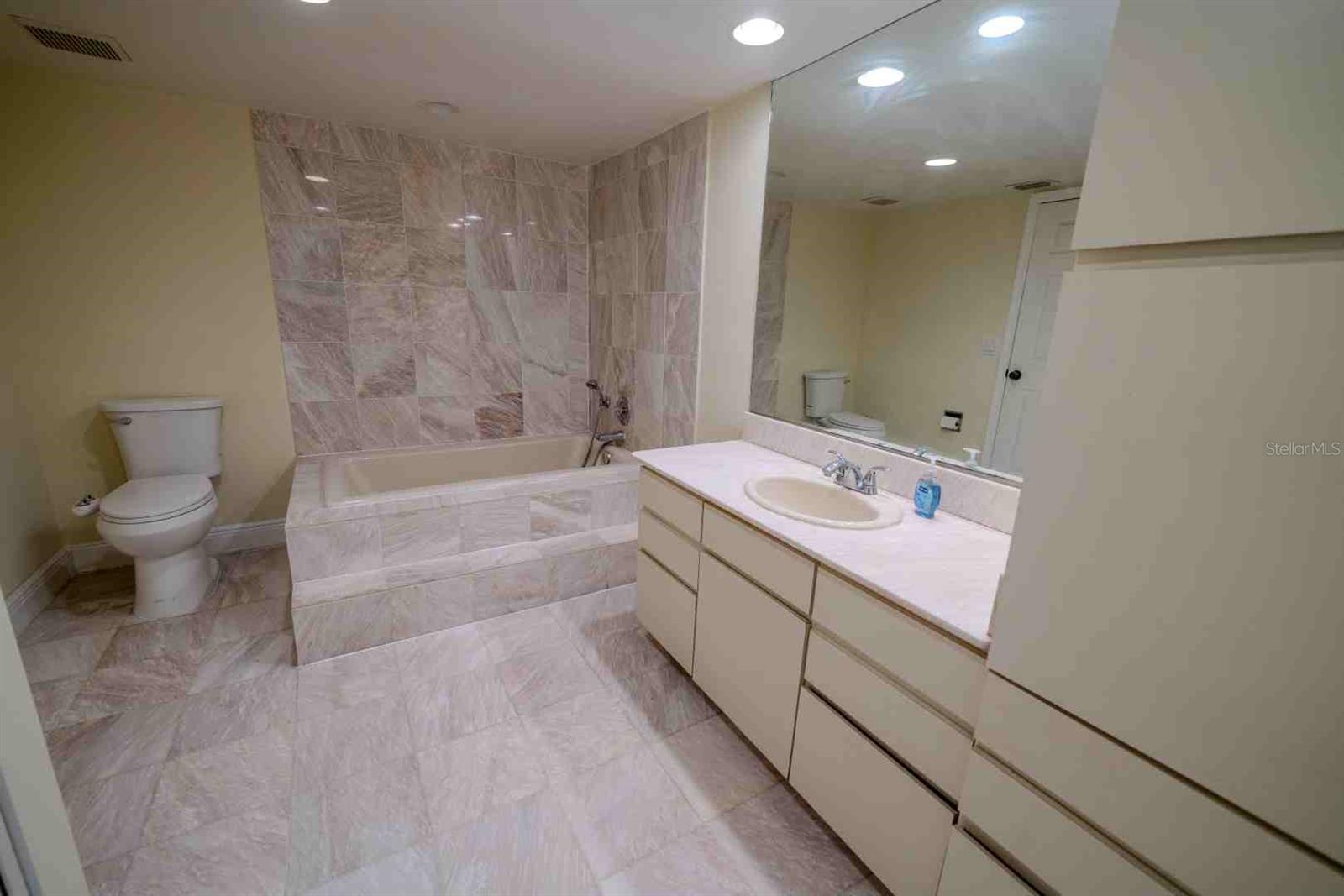 PENTHOUSE GREENS - Residential