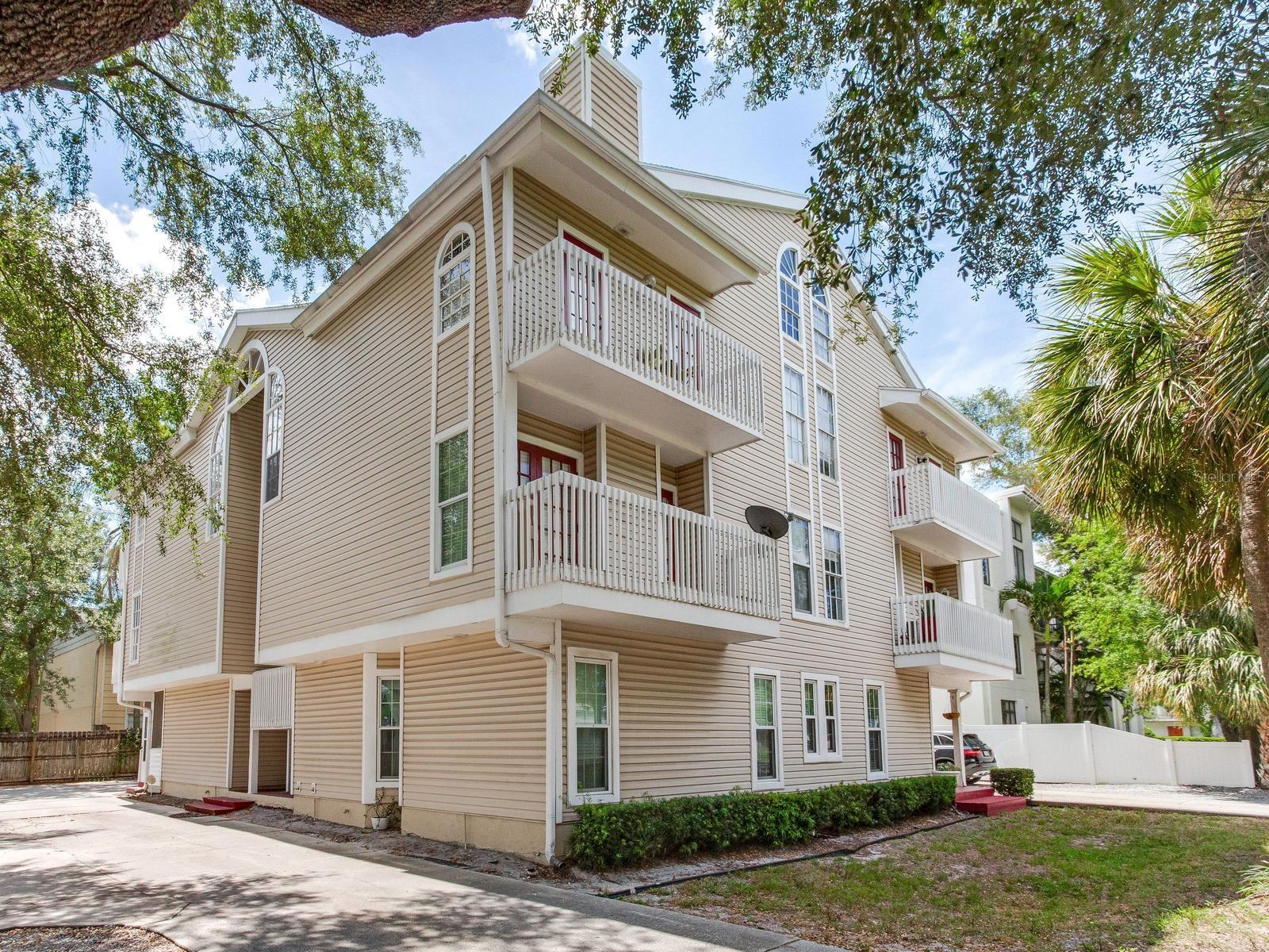 Welcome home to the Cambridge Condo, an exclusive, boutique community of just 6 units across a private 3-story building. This rare, first-floor corner residence offers a perfect blend of modern updates, effortless comfort, and premium South Tampa living. Best of all, this property sits securely outside of a designated flood zone and features top-tier school zoning for Grady Elementary, Coleman Middle, and Plant High School. Step inside this sprawling 2 bedroom 2 bath first floor residence into a bright, contemporary interior loaded with thoughtful upgrades: • Premium Flooring: Beautiful, low-maintenance Luxury Vinyl Tiled Wood Flooring throughout • Upgraded Lighting: Seamless recessed LED lighting paired with updated outlets and modern switches. • Gourmet Kitchen: Stunning two-tone blue and white shaker-style cabinets, elegant granite countertops, a glass subway tile backsplash, and stainless steel appliances. • Sunlit & Functional: Extra storage with built-in pantry cabinets and an oversized, framed glass-block window that floods the kitchen with natural light. Spacious Bedrooms & Amenities • Oversized Primary Suite: A massive 18x13 retreat offering abundant natural light from floor to ceiling windows • Secondary Bedroom: Generous layout featuring a deep closet for excellent storage. • In-Unit Laundry: Dedicated utility closet equipped with a full-size, front-loading washer/dryer. Outdoor Living & Parking • Private Oasis: Relax on your private, enclosed, and screened rear porch—ideal for peaceful evening wind-downs. • Convenient Parking: Includes two assigned parking spaces for residents, plus dedicated guest parking for visitors. Unbeatable Location Situated in the absolute heart of South Tampa, you are just minutes away from the city's premier dining, luxury shopping, and vibrant entertainment hubs. This boutique condo offers the ultimate Florida lifestyle with low-stress maintenance. Schedule your private tour today before this South Tampa gem is gone!