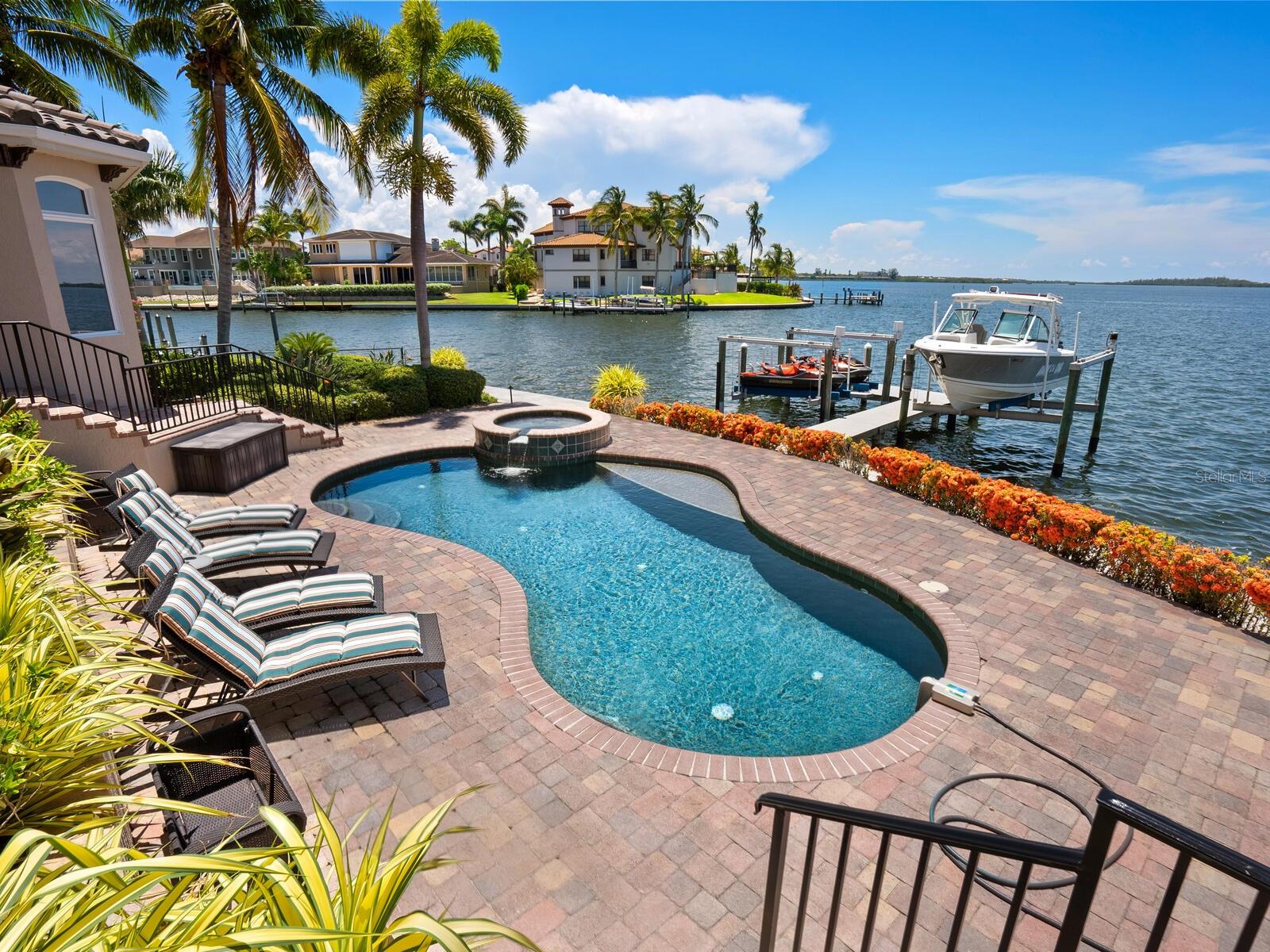 SOUTHPOINTE SHORES - Residential