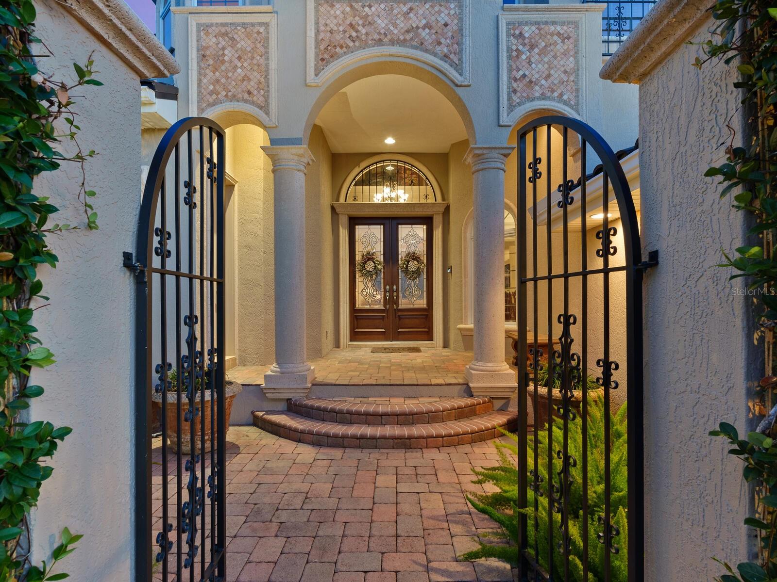 SOUTHPOINTE SHORES - Residential