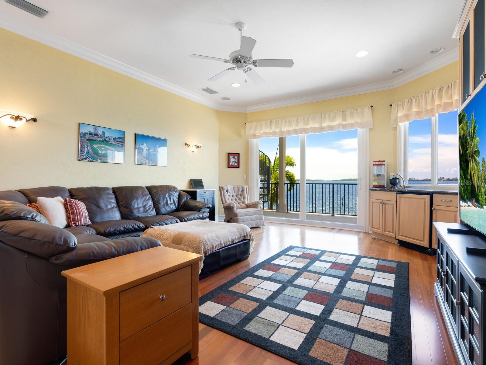 SOUTHPOINTE SHORES - Residential