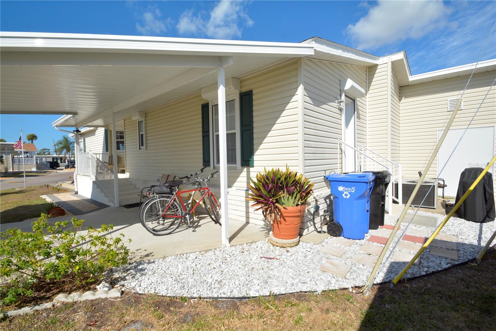 COUNTRY CLUB ESTATES - Residential