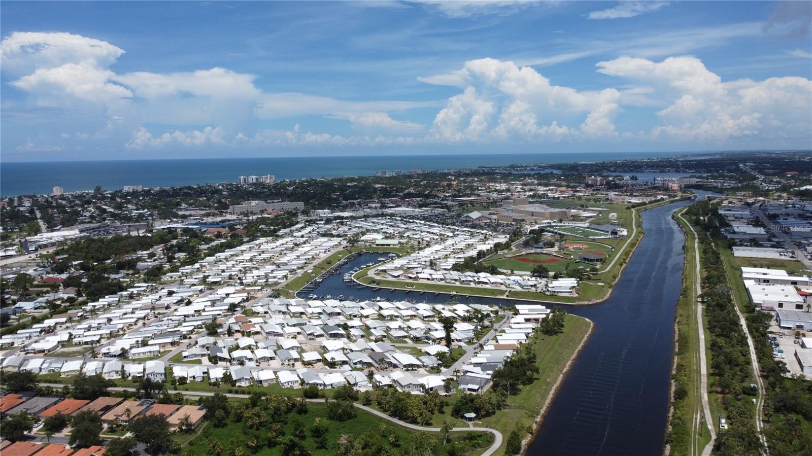 COUNTRY CLUB ESTATES - Residential