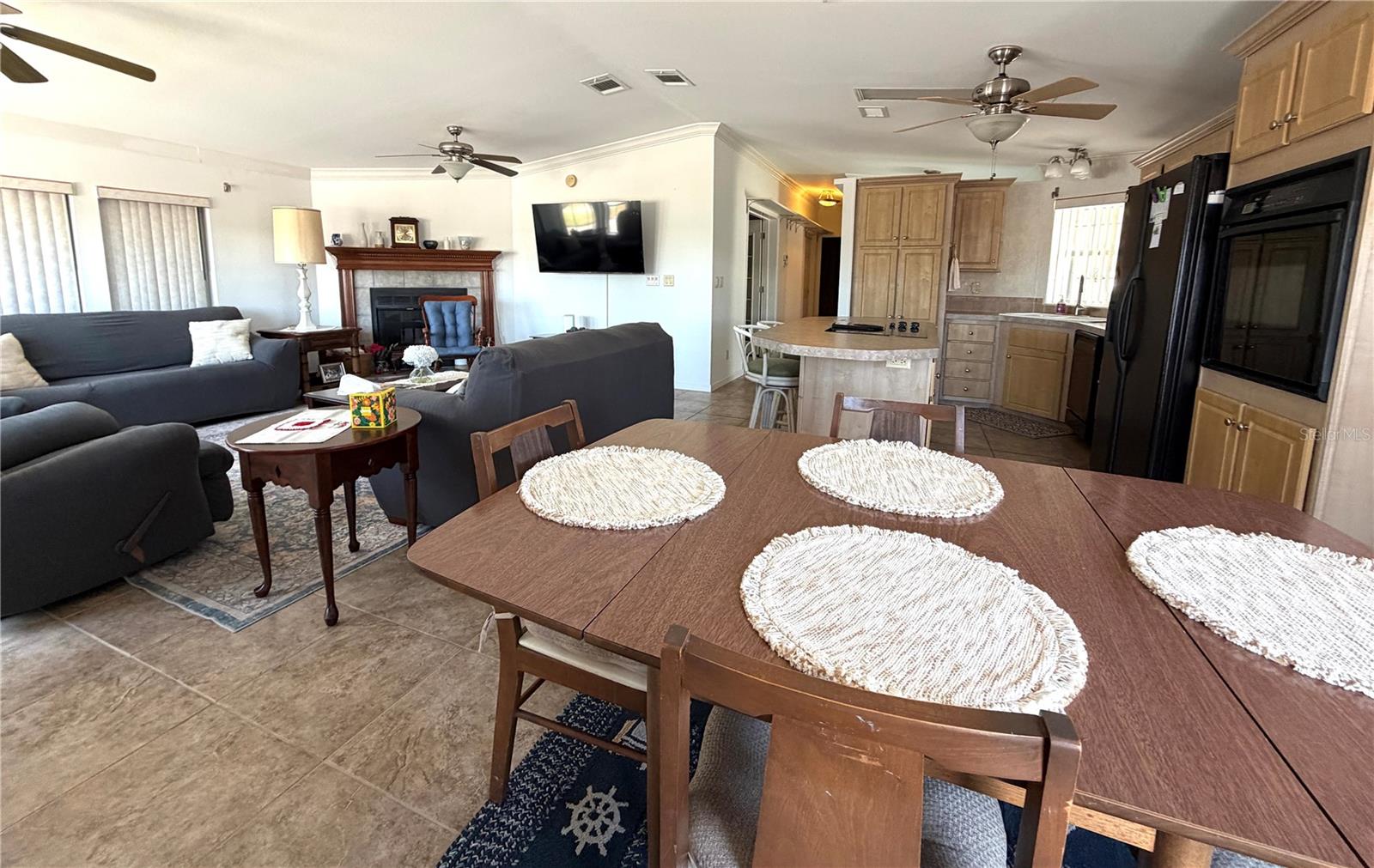COUNTRY CLUB ESTATES - Residential