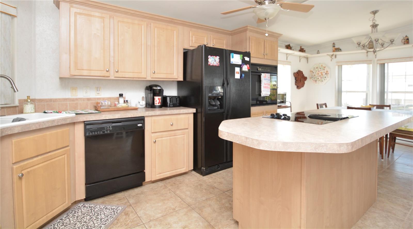 COUNTRY CLUB ESTATES - Residential