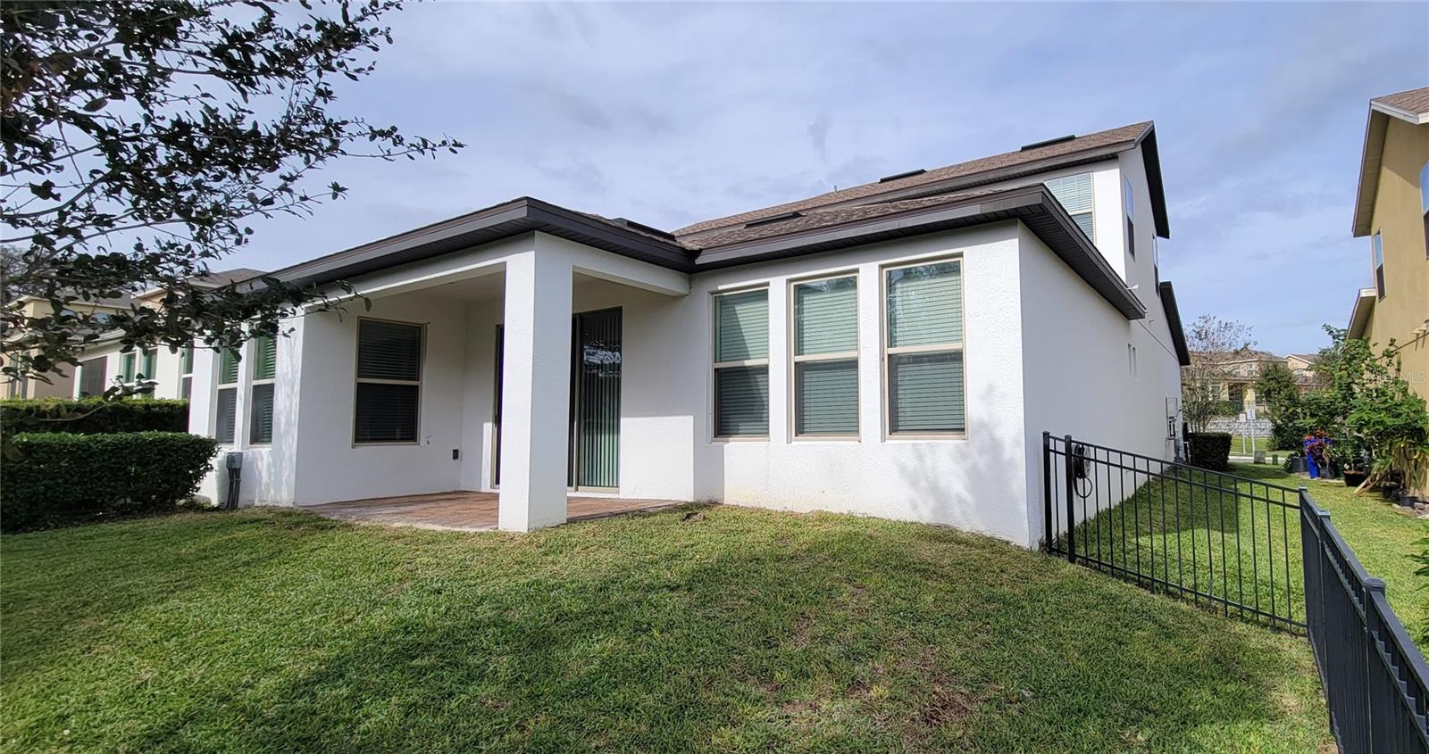 WATERSIDE/JOHNS LK-PH 2B - Residential Lease