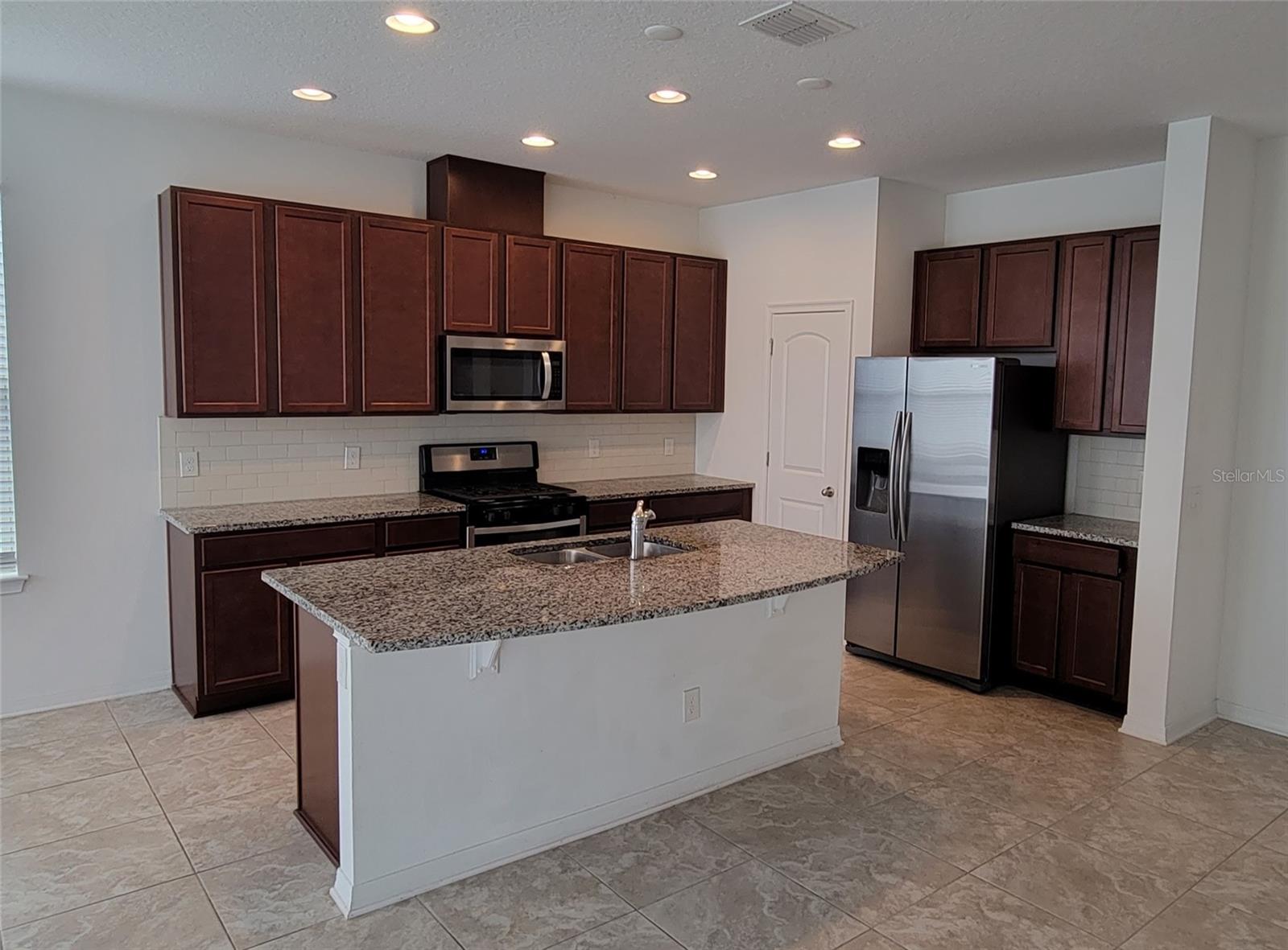 WATERSIDE/JOHNS LK-PH 2B - Residential Lease