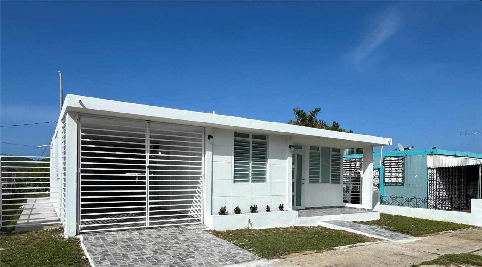 Located in Baralt, Fajardo, this beautifully renovated residence offers the perfect combination of quality, comfort, and convenience. The property features 4 bedrooms, 1 fully renovated bathroom, and has been thoughtfully updated throughout. Recent improvements include a brand new kitchen, new flooring throughout the entire home, new windows and doors, and newly installed security gates, creating a modern, move-in-ready living space. The home also offers a spacious backyard with excellent potential for future expansion, outdoor entertaining, or the addition of personalized living spaces to suit your needs. Ideally situated near supermarkets, pharmacies, hospitals, gas stations, restaurants, and other essential amenities, this property provides both everyday convenience and easy accessibility. With its extensive renovations, functional layout, and generous outdoor space, this home presents an outstanding opportunity for buyers seeking a true turnkey property.