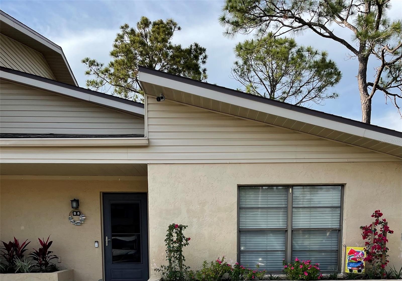 Rare opportunity to own a 1st floor 2B/2B END UNIT in a maintenance free community. NO AGE RESTRICTIONS. 6 miles to gulf beaches! Upgrades include: remodeled bathrooms, LVP flooring, paint, ceiling fixtures & SS appliances. Condo is NOT IN A FLOOD ZONE.