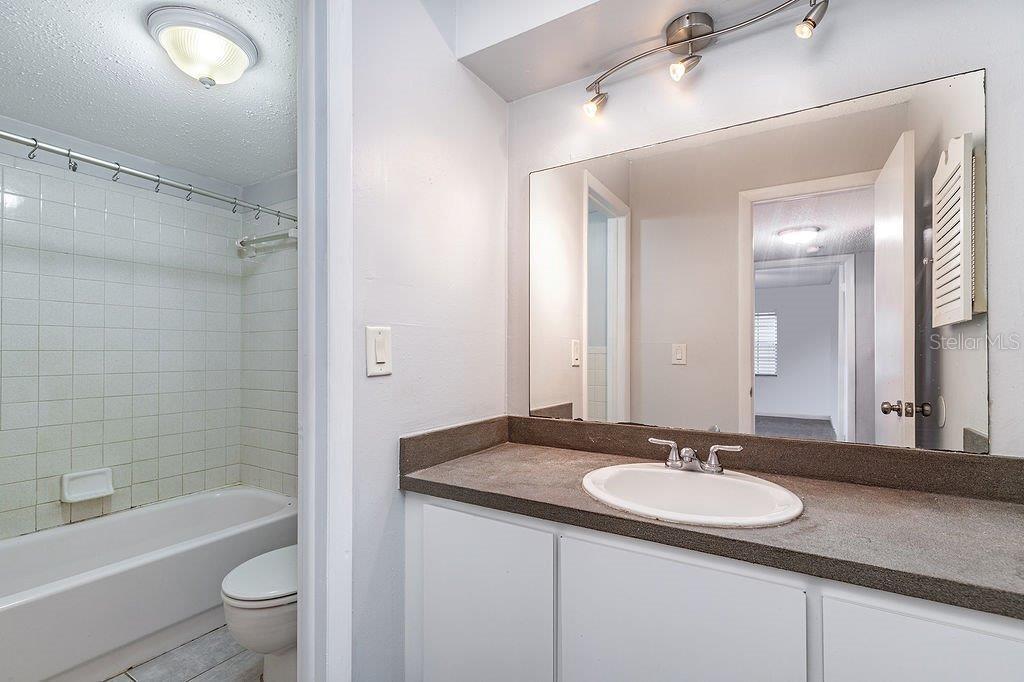 TAMPA BAYSHORE VILLAS CONDOMIN - Residential Lease