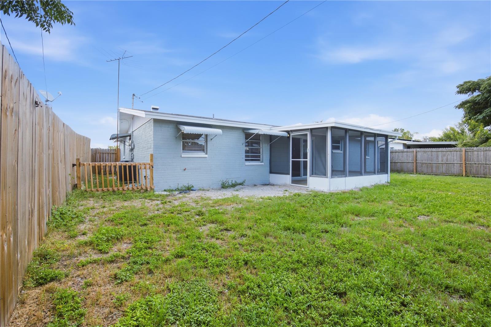 HOLIDAY GARDENS - Residential