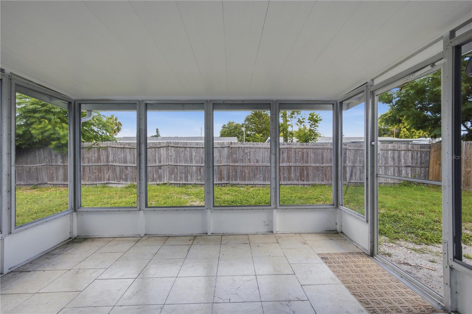 HOLIDAY GARDENS - Residential