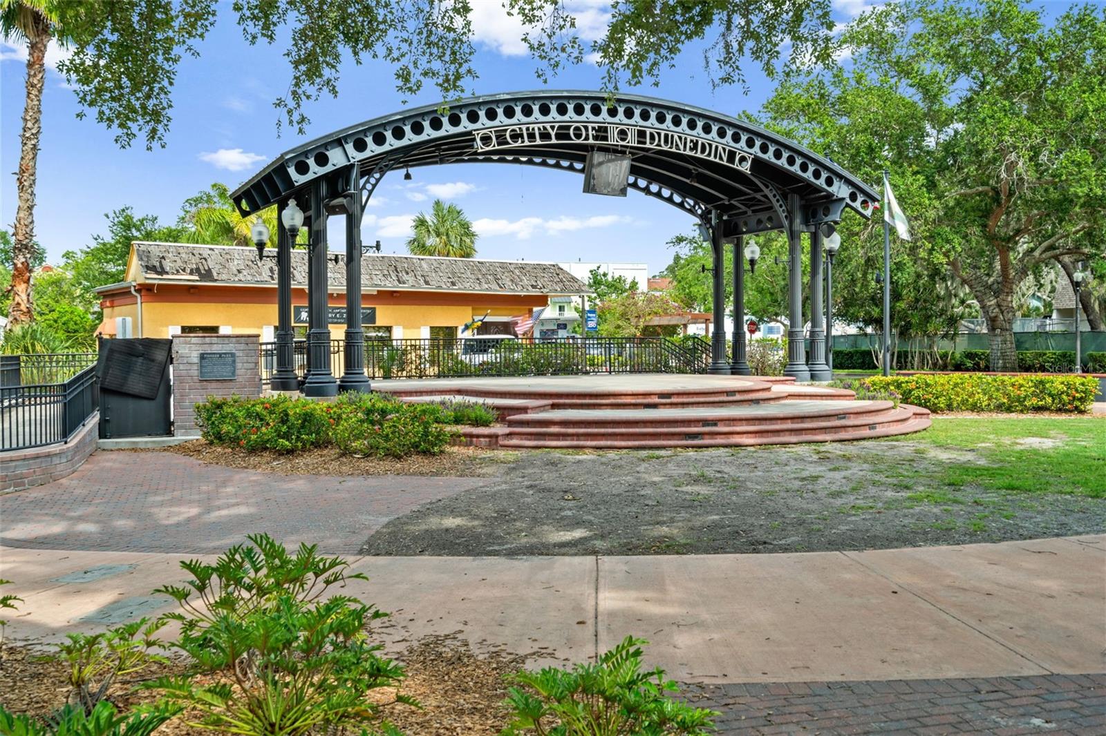 GROVE ACRES 2ND ADD - Residential