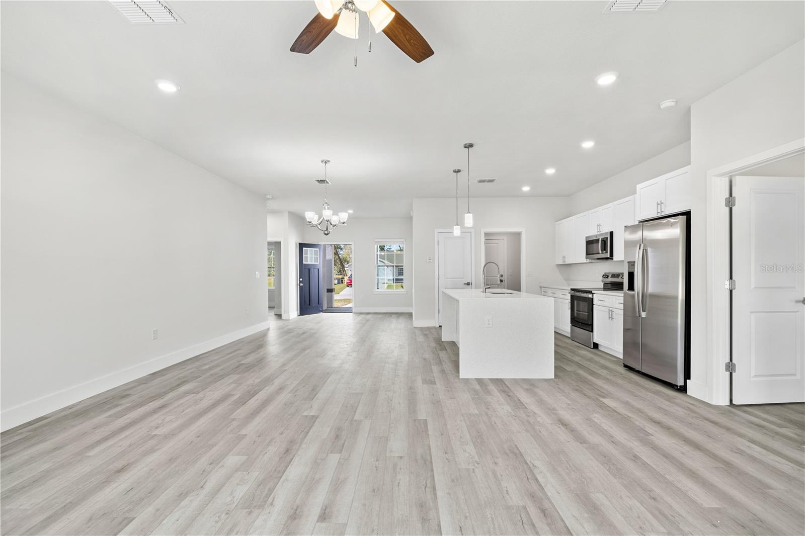 RAINBOW LAKES ESTATE - Residential