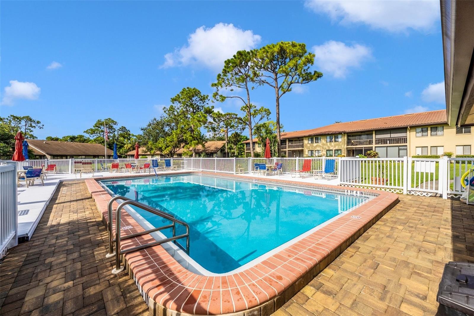 VILLAGE LAKE - Residential