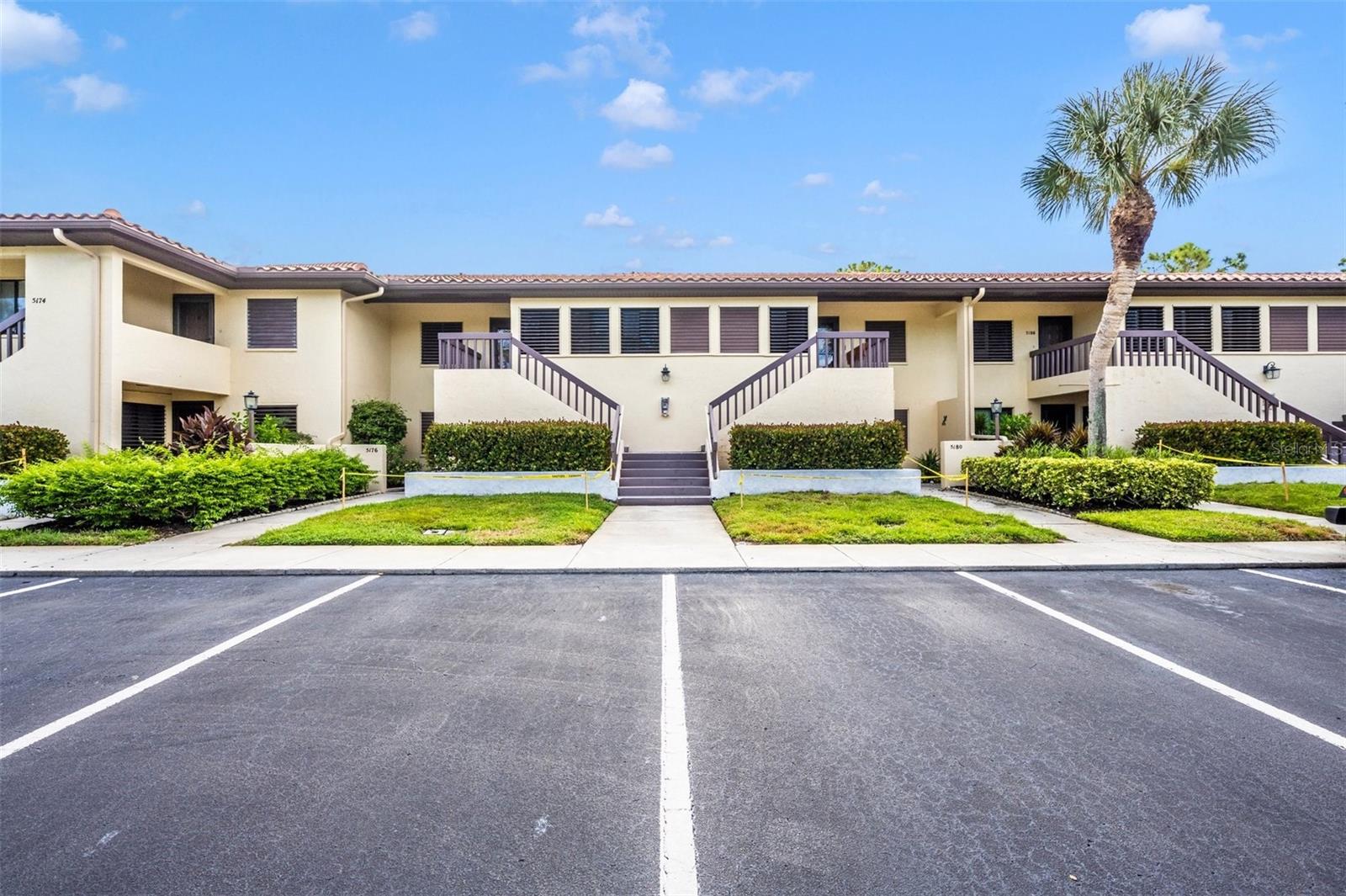 VILLAGE LAKE - Residential