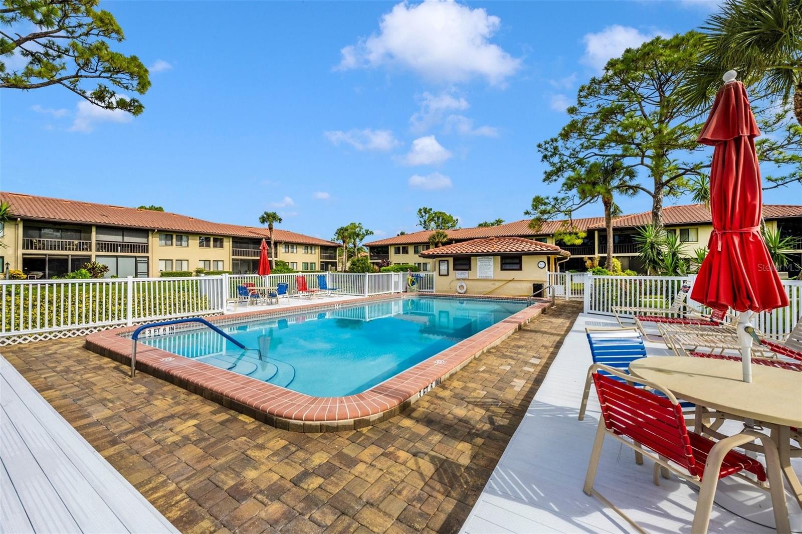 VILLAGE LAKE - Residential