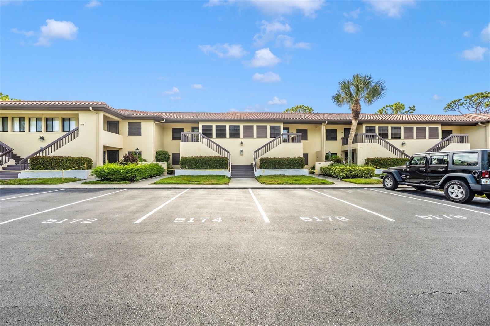 VILLAGE LAKE - Residential