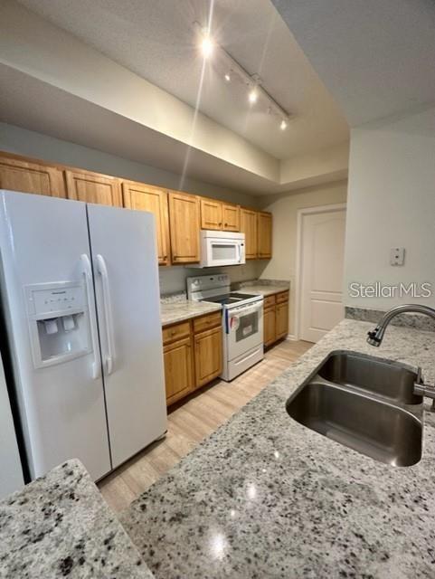 VILLANOVA AT HUNTERS CREEK CONDO - Residential