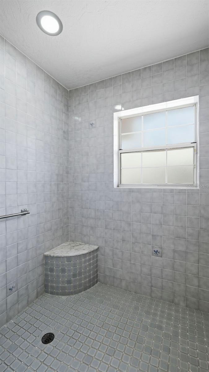 OAK FOREST UNIT 02 - Residential