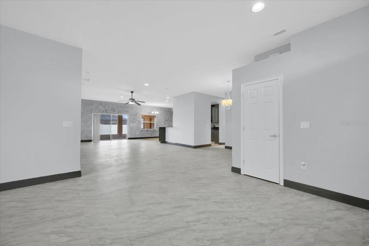 HARTFORD ESTATES - Residential