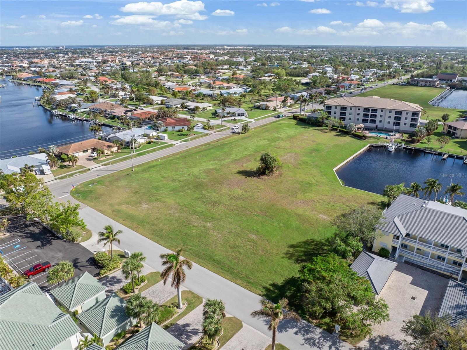 PUNTA GORDA ISLES SEC 14 - Land