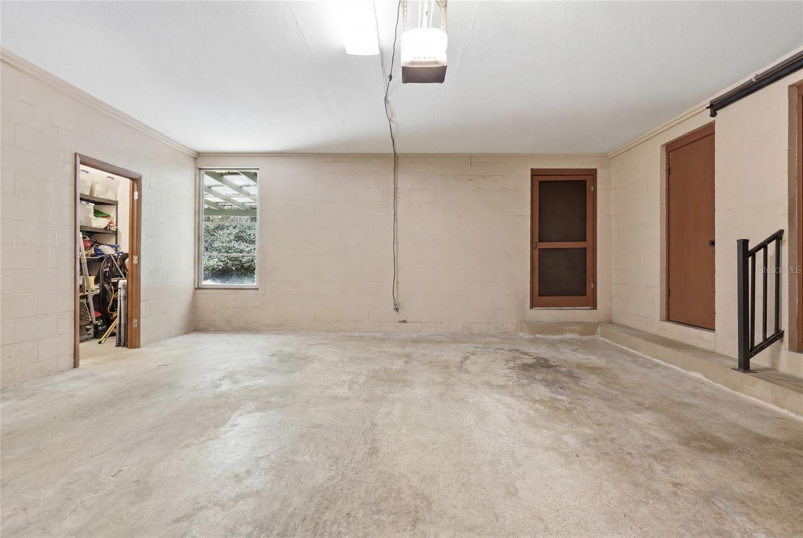 UNIVERSITY ACRES - Residential