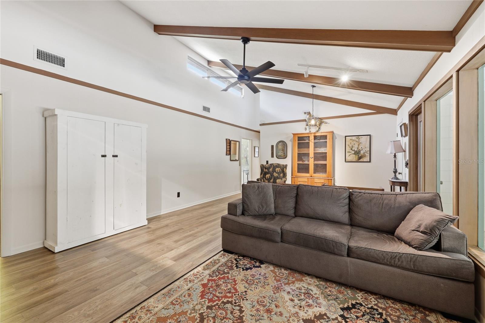 UNIVERSITY ACRES - Residential