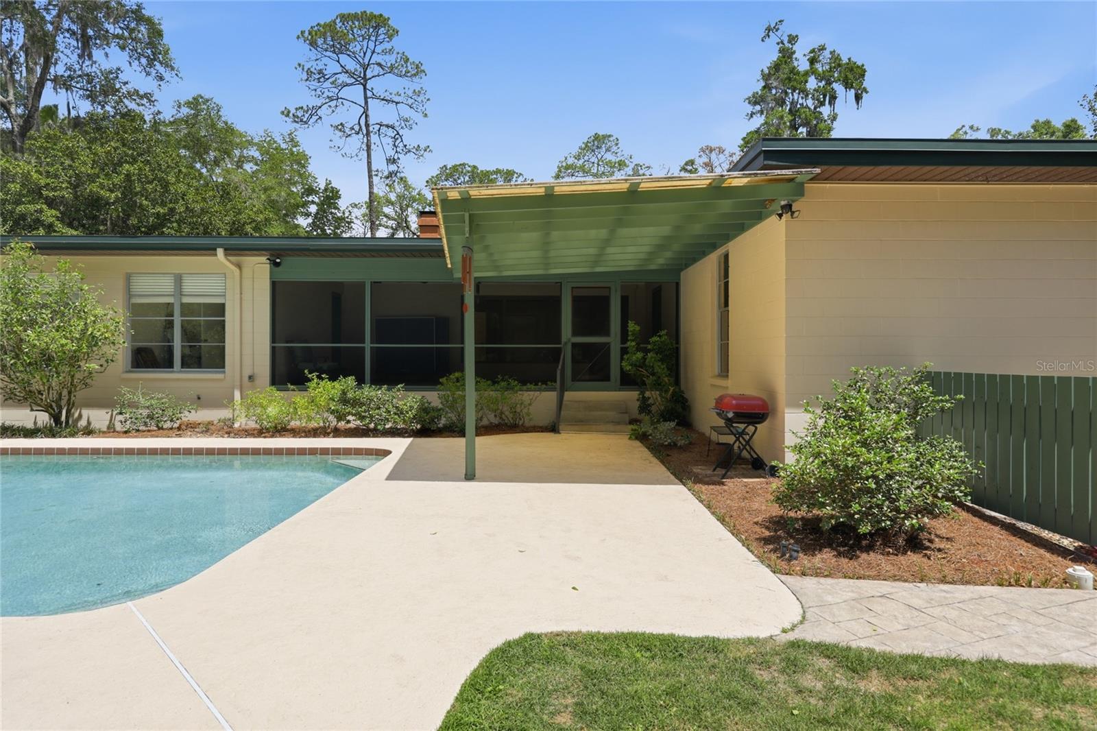 UNIVERSITY ACRES - Residential