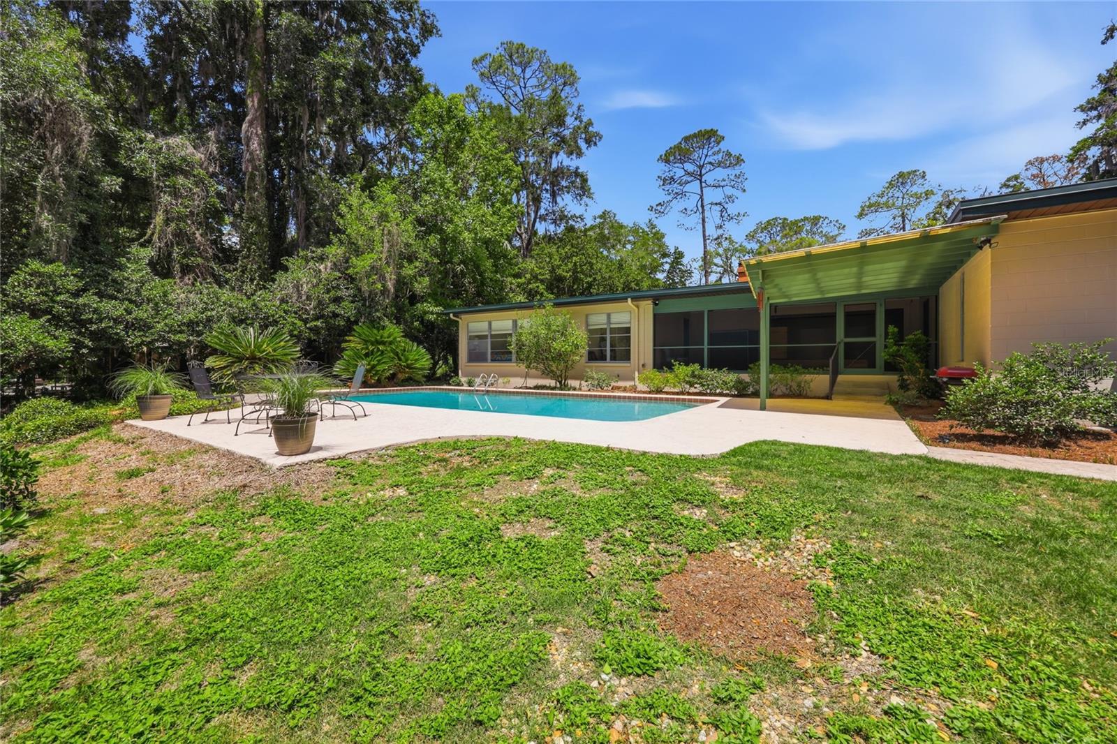 UNIVERSITY ACRES - Residential