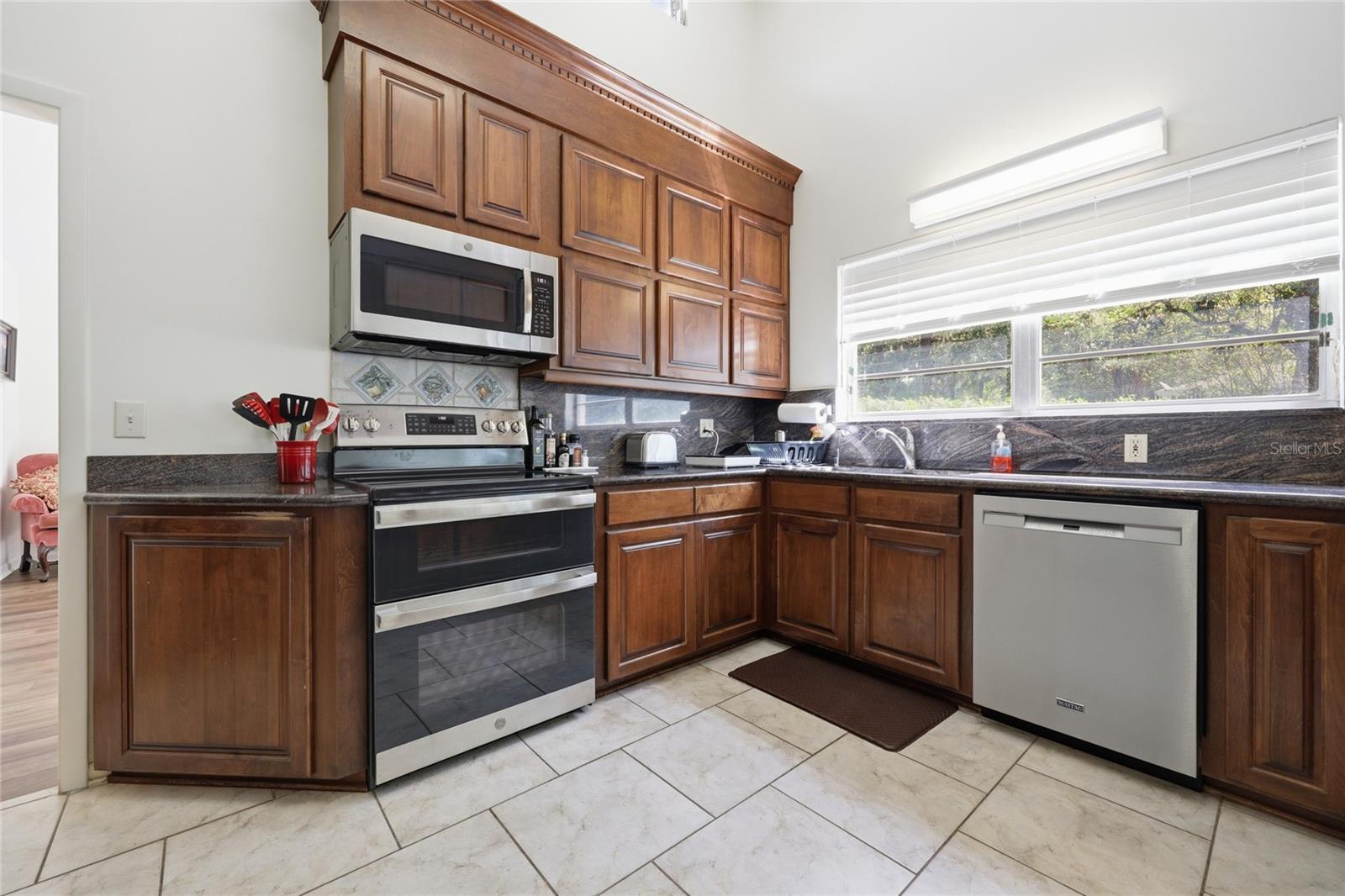 UNIVERSITY ACRES - Residential