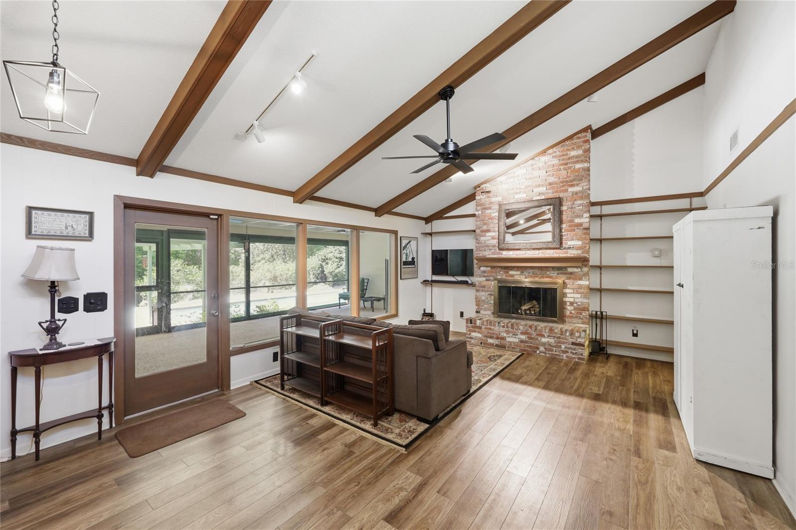 UNIVERSITY ACRES - Residential